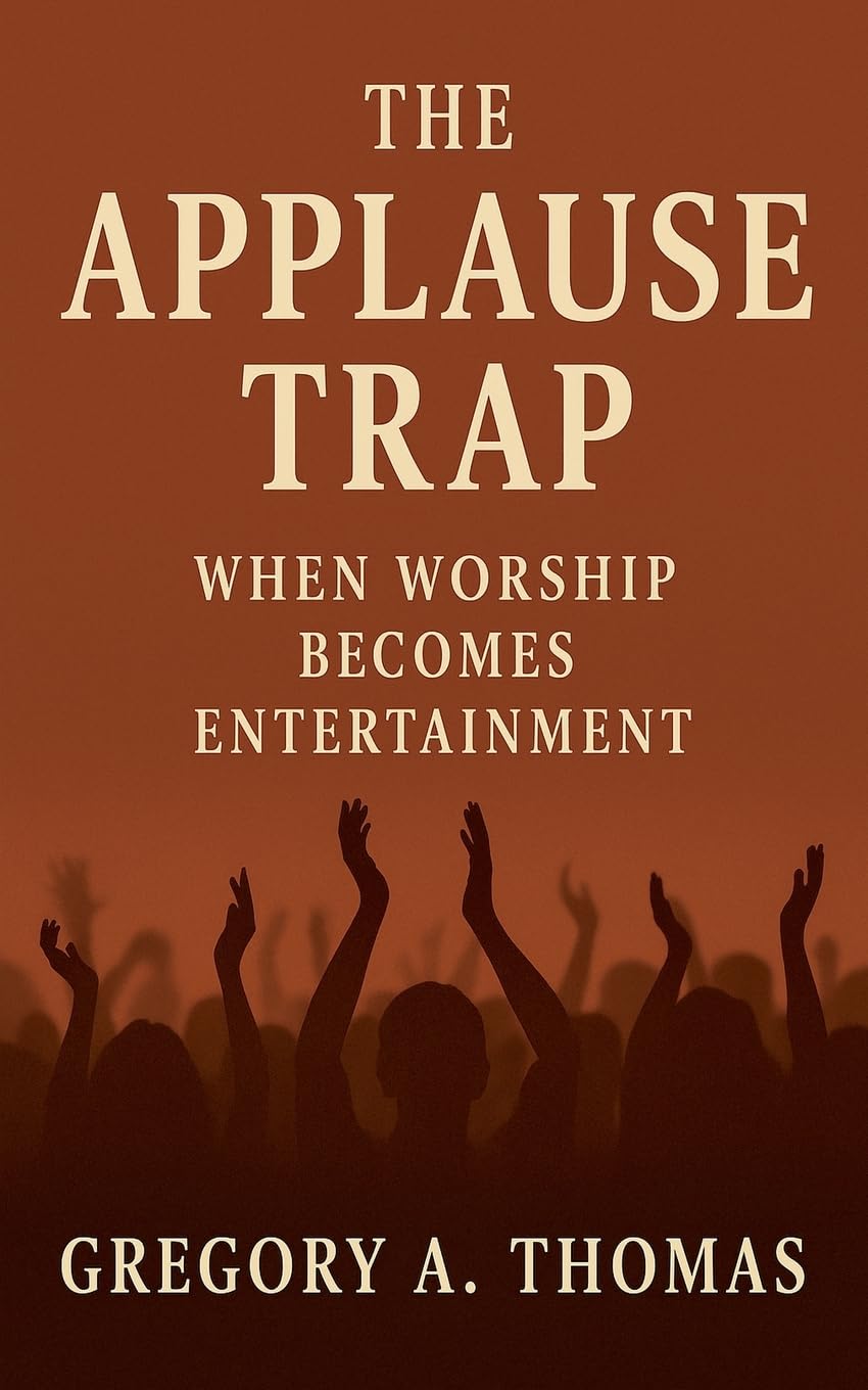 ler totalmente The Applause Trap