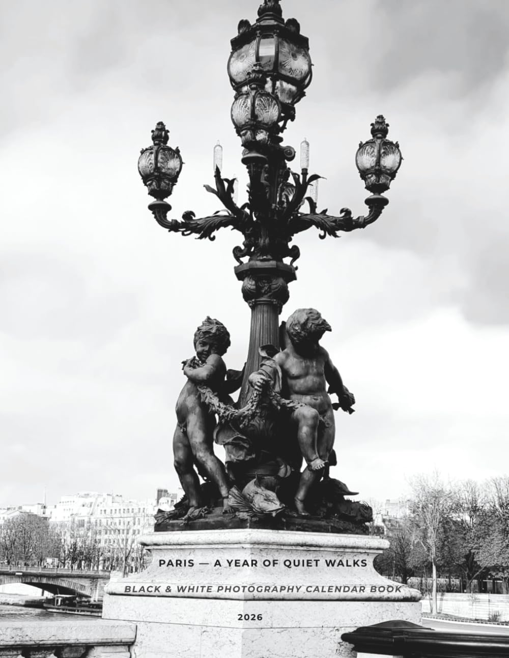 ler totalmente PARIS — A Year of Quiet Walks: Black & White Photography Calendar Book 2026