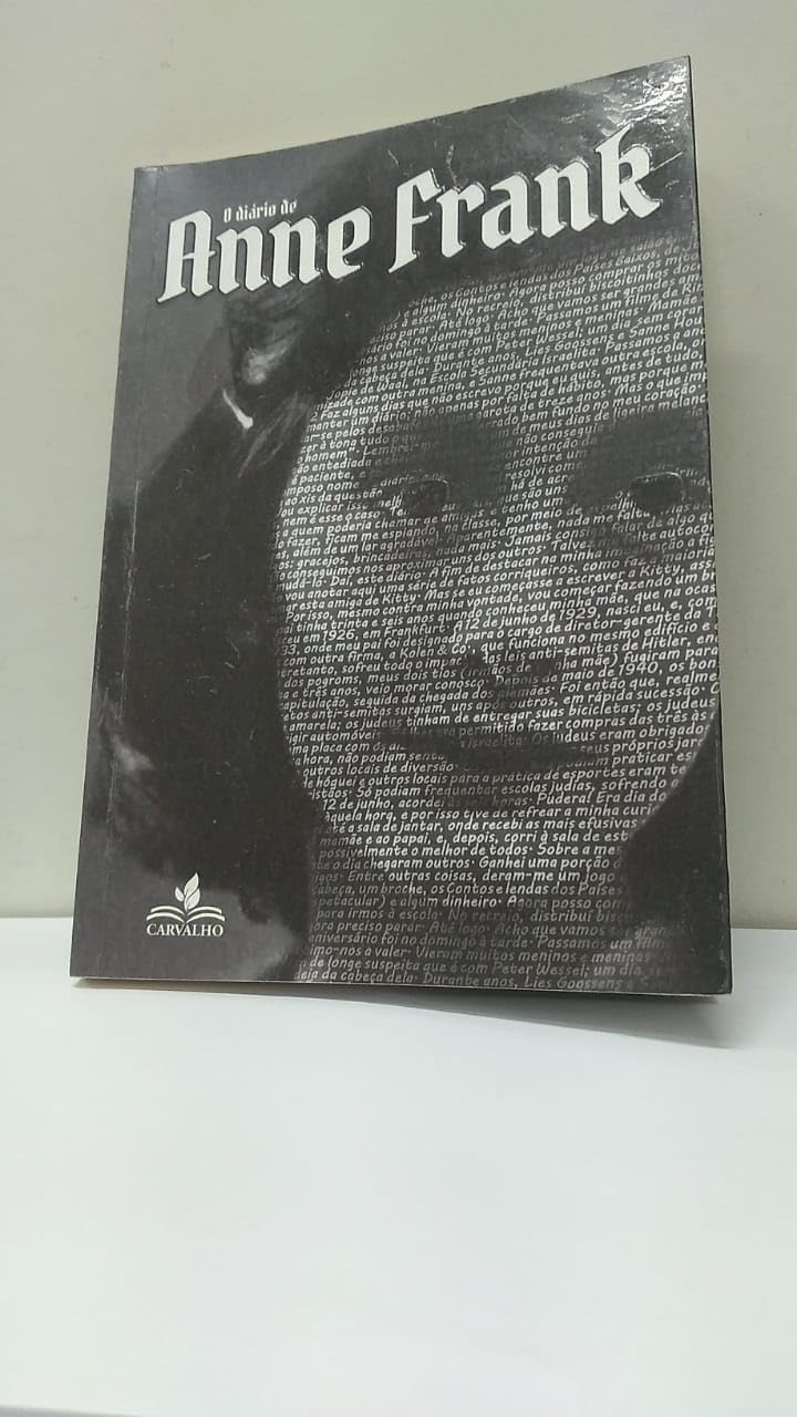 ler totalmente Livro O Diário de Anne Frank Edição de 2023 Capa Especial de Brochura com Verniz Localizado e Auto Relevo Editora Carvalho