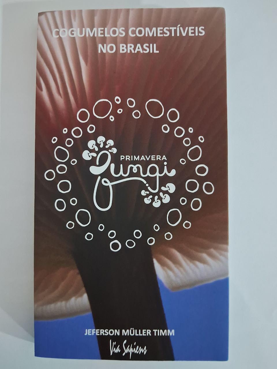 ler totalmente Cogumelos Comestíveis No Brasil - KIT LIVRO GUIA DE BOLSO. 200 páginas, foto, color. + BOLSA PARA TRANSPORTE DE COGUMELOS+ FACA CANIVETE + LENÇO PROTETOR DE PESCOÇO E ROSTO.