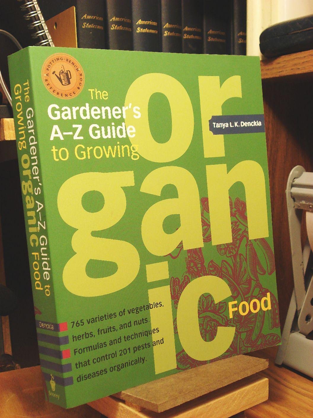 ler totalmente The Gardener's A-Z Guide to Growing Organic Food: 765 varities of vegetables, herbs, fruits, and nuts