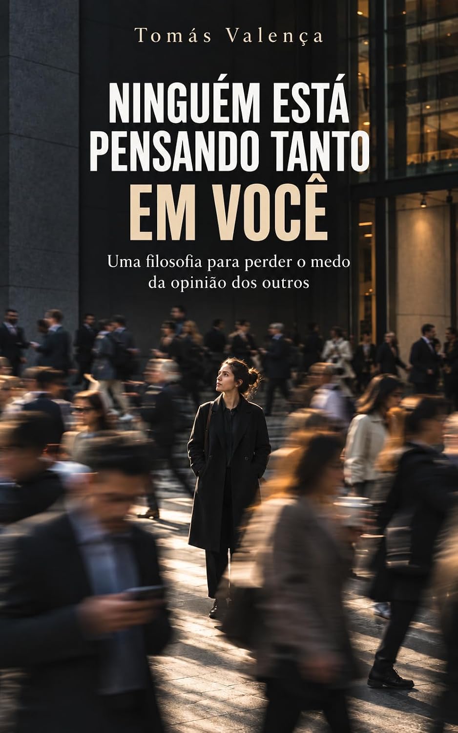 ler totalmente NINGUÉM ESTÁ PENSANDO TANTO EM VOCÊ: Uma filosofia para perder o medo da opinião dos outros