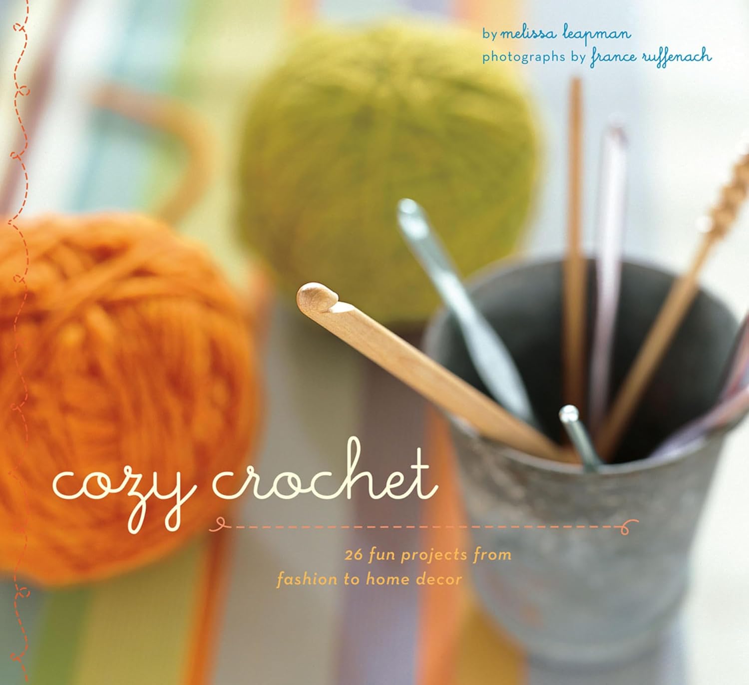 Cozy Crochet: 26 Fun Projects from Fashion to Home Decor (English Edition)