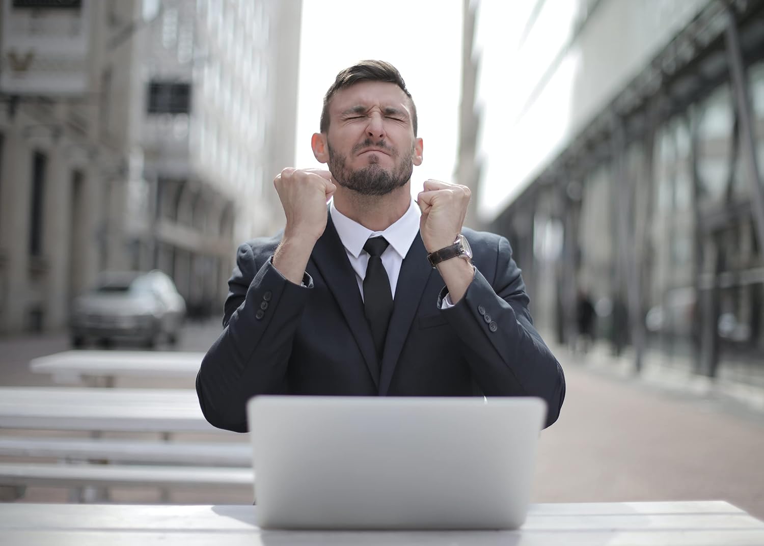 ler totalmente Como ganhar dinheiro online: guia completo para iniciantes