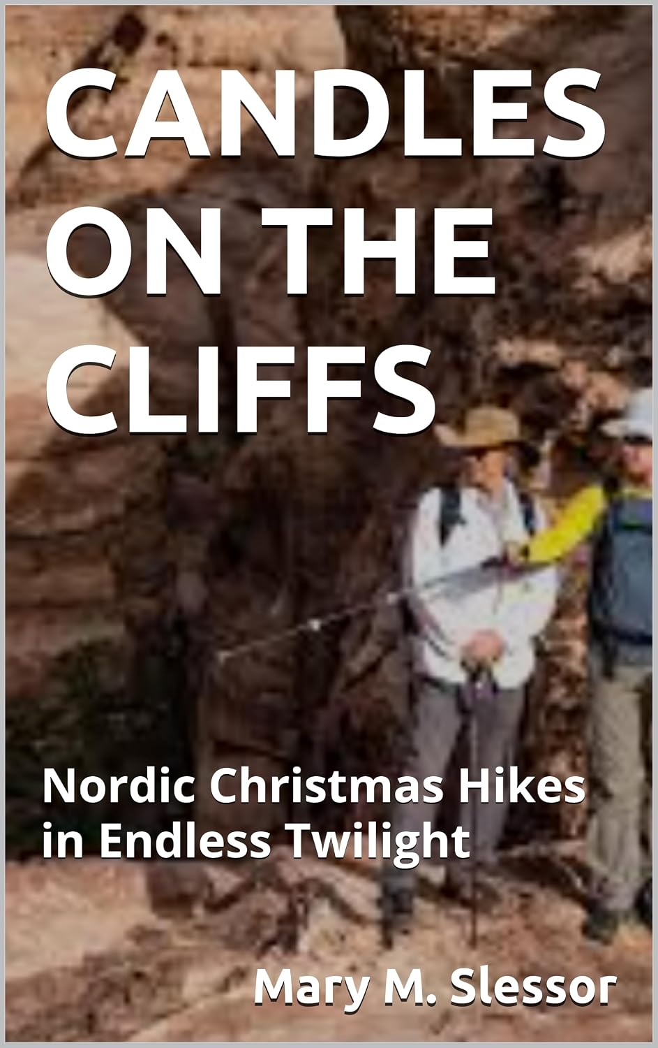 ler totalmente CANDLES ON THE CLIFFS: Nordic Christmas Hikes in Endless Twilight (English Edition)