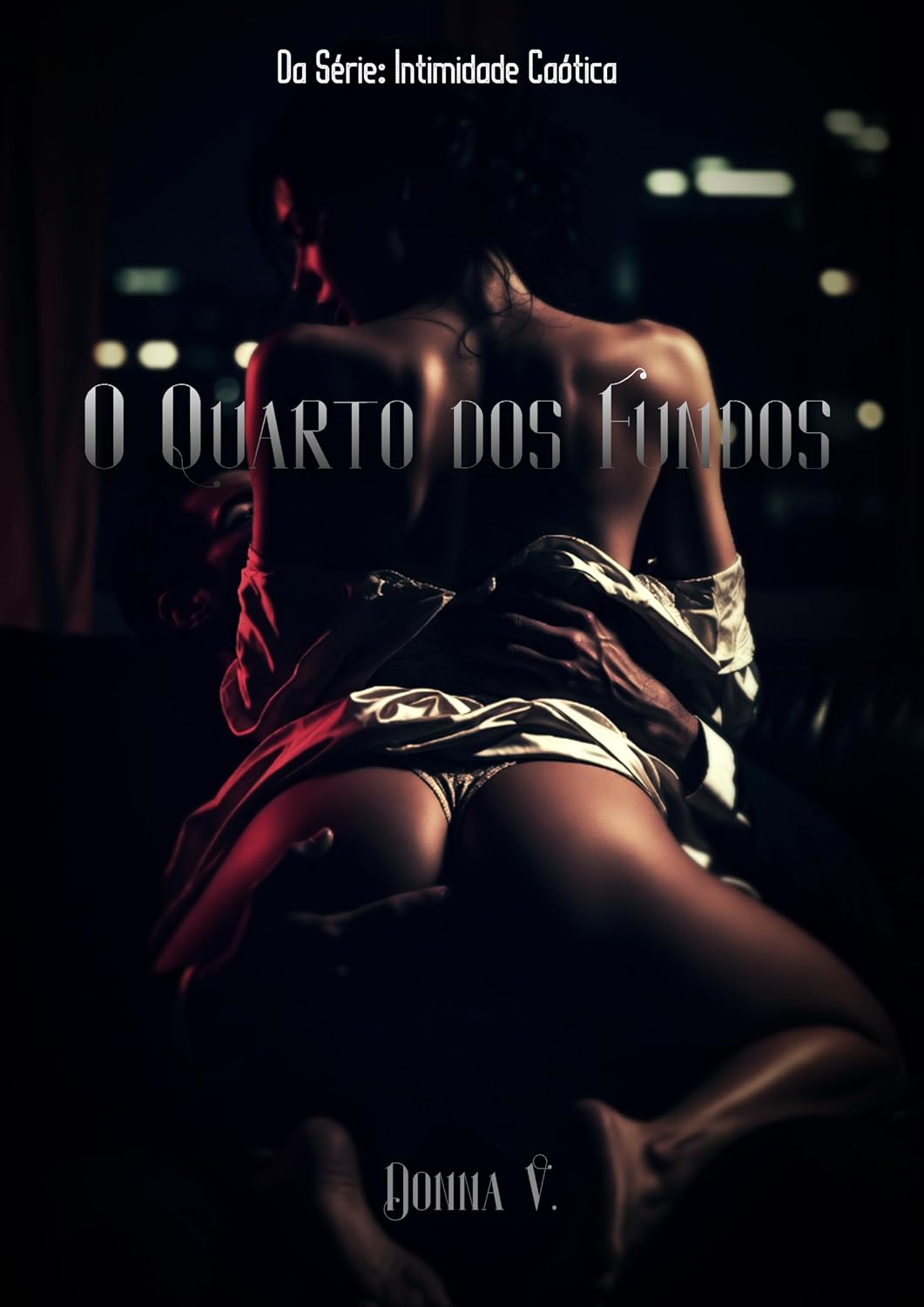 capítulo por capítulo baixar O Quarto dos Fundos: Meu noivo tem o sono pesado. Sorte do irmão dele, que me escuta gemer de madrugada no quarto do fundo. (Intimidade Caótica)