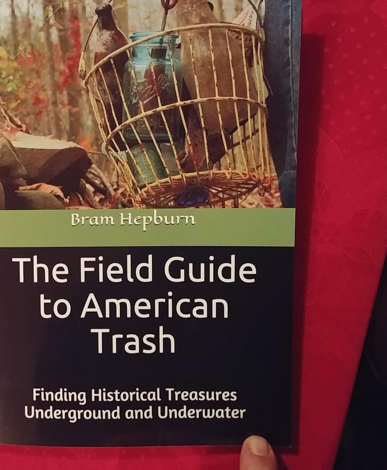 ler totalmente The Field Guide to American Trash: The Hunt for Historical Treasures Underground and Underwater (English Edition)