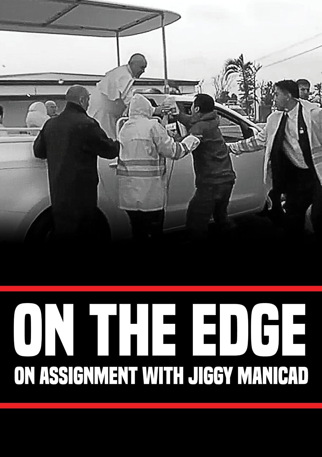 ler totalmente On The Edge: On Assignment with Jiggy Manicad (English Edition)