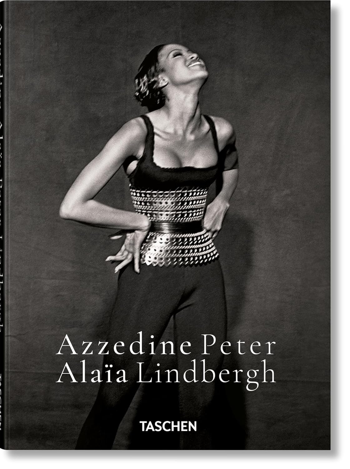 ler totalmente Peter lindbergh. azzedine alaïa