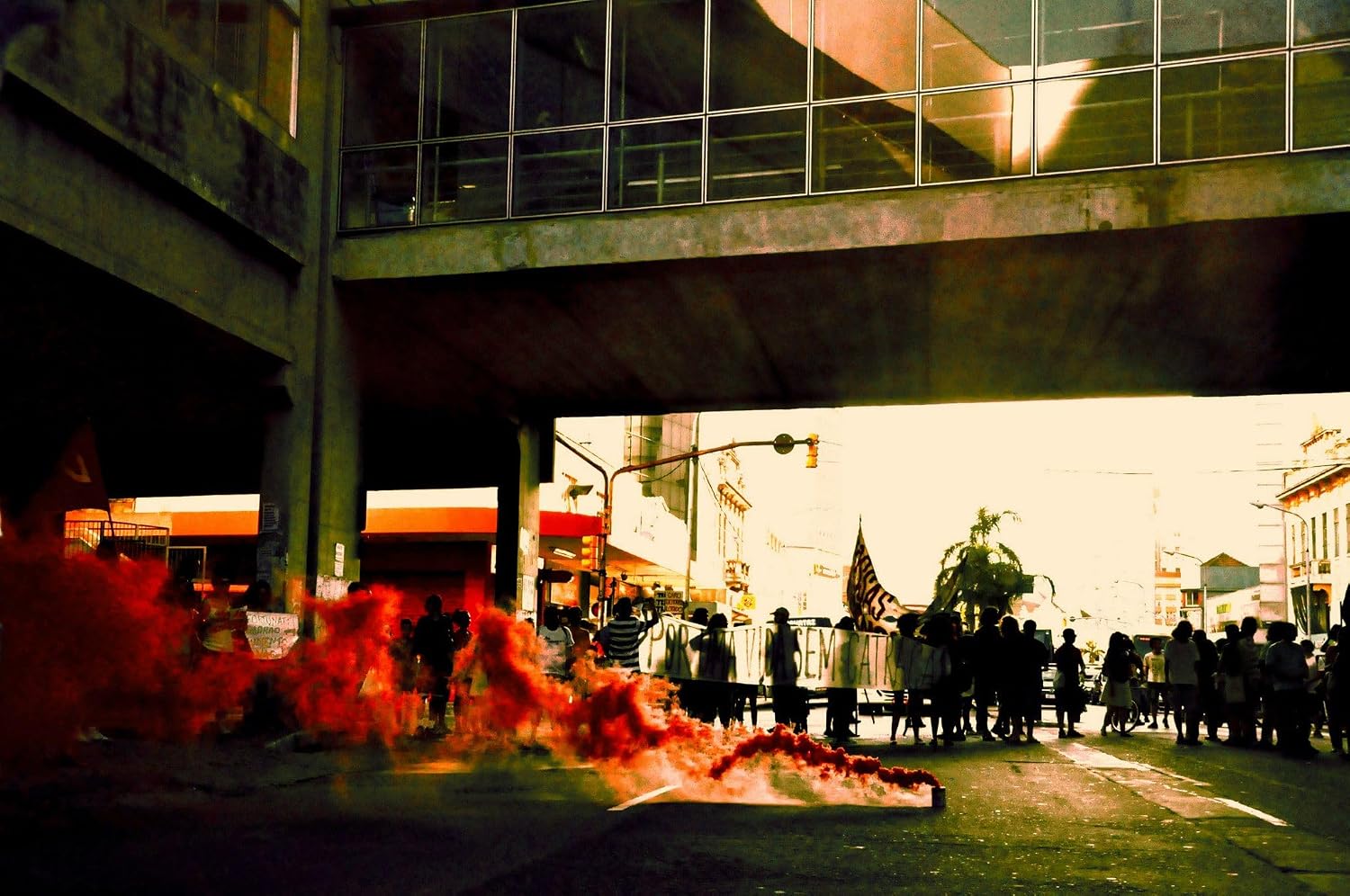 ler totalmente LINKIN PARK - PERRY BRYAN'S TOY SOLDIERS AGAINST WARS ft. JESSY LOVE: LINKIN PARK's Video-Clip Project: Toy Soldiers