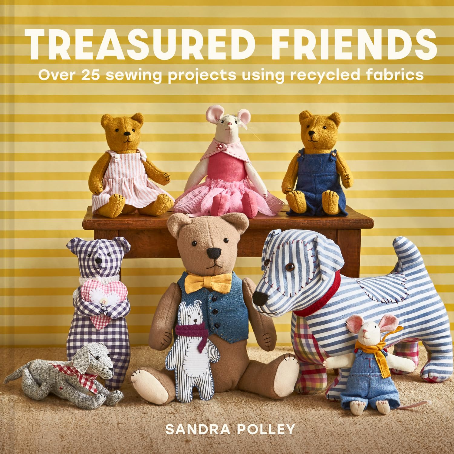 ler totalmente Treasured Friends: Sew your own animal companions from recycled fabrics, with 25 new toys to craft and cherish (English Edition)
