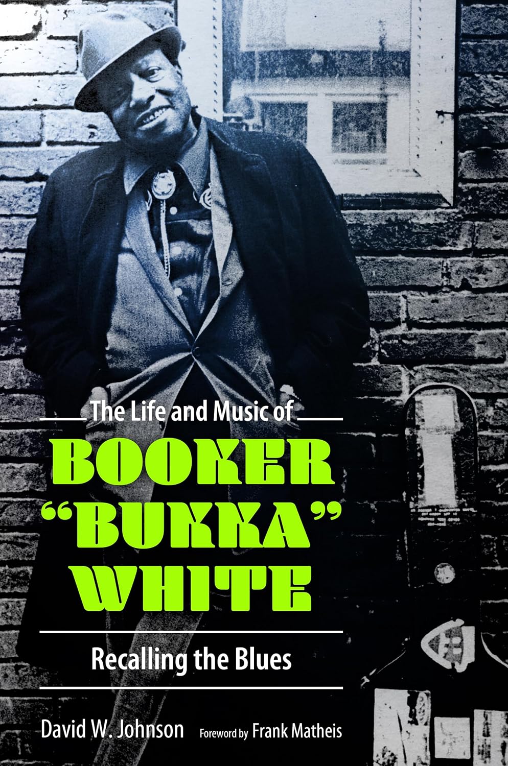 The Life and Music of Booker "Bukka" White: Recalling the Blues (American Made Music Series) (English Edition) baixar o livro de graça