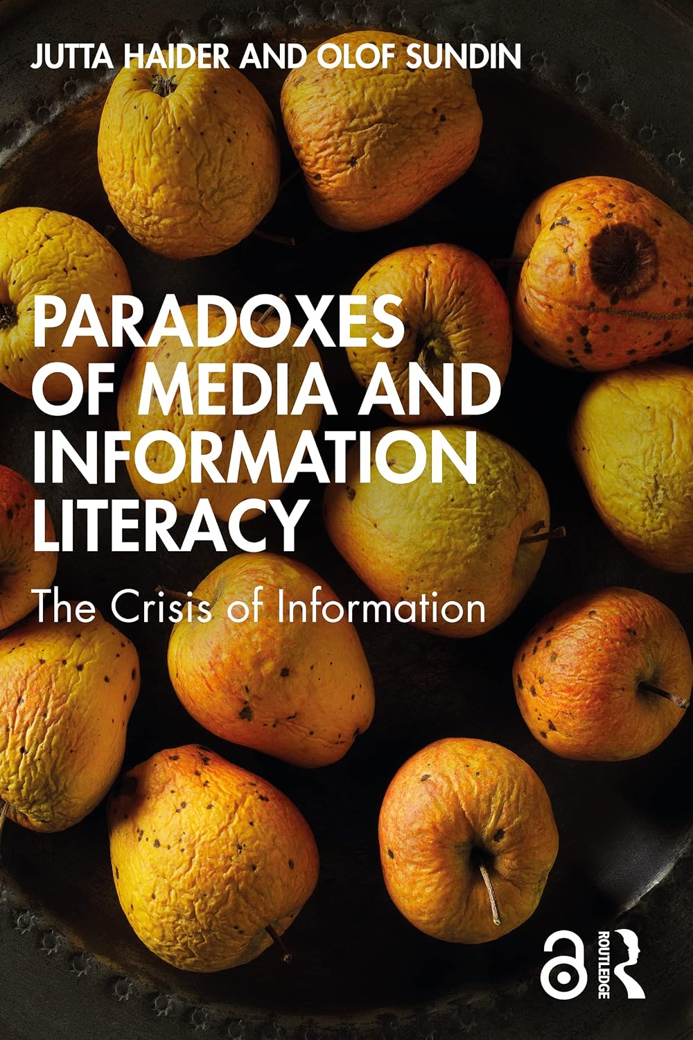 ler totalmente Paradoxes of Media and Information Literacy: The Crisis of Information (English Edition)