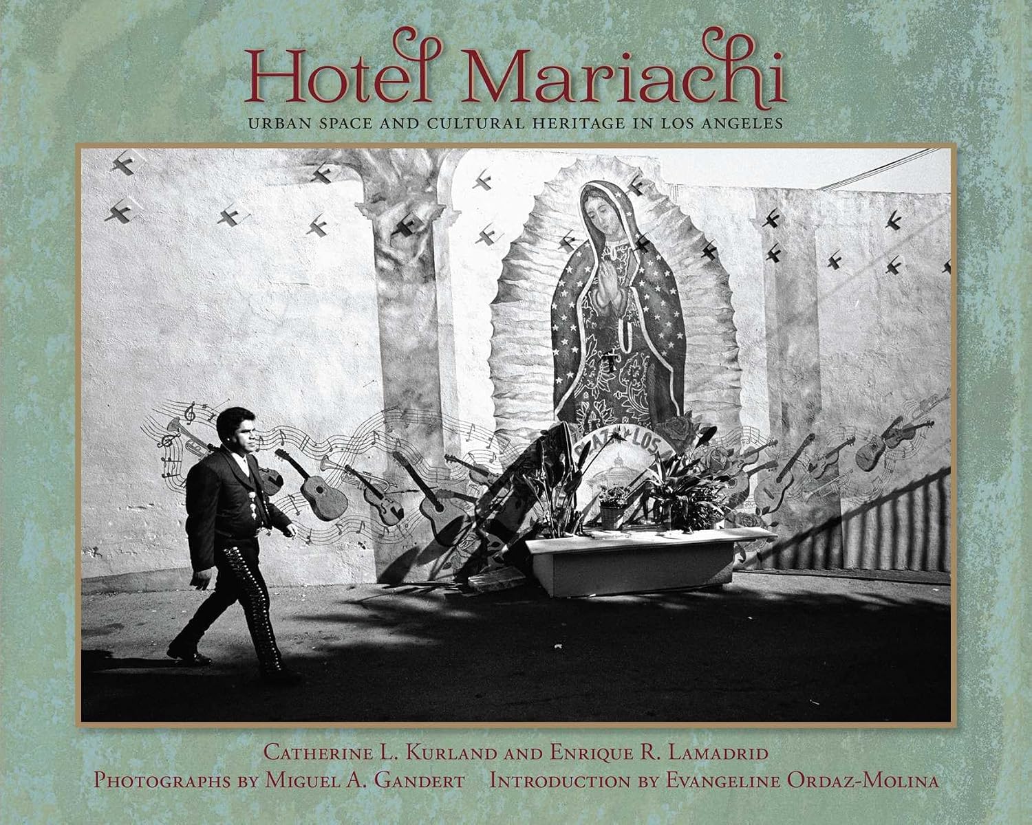 Hotel Mariachi: Urban Space and Cultural Heritage in Los Angeles (Querencias Series) (English Edition) baixar o livro de graça
