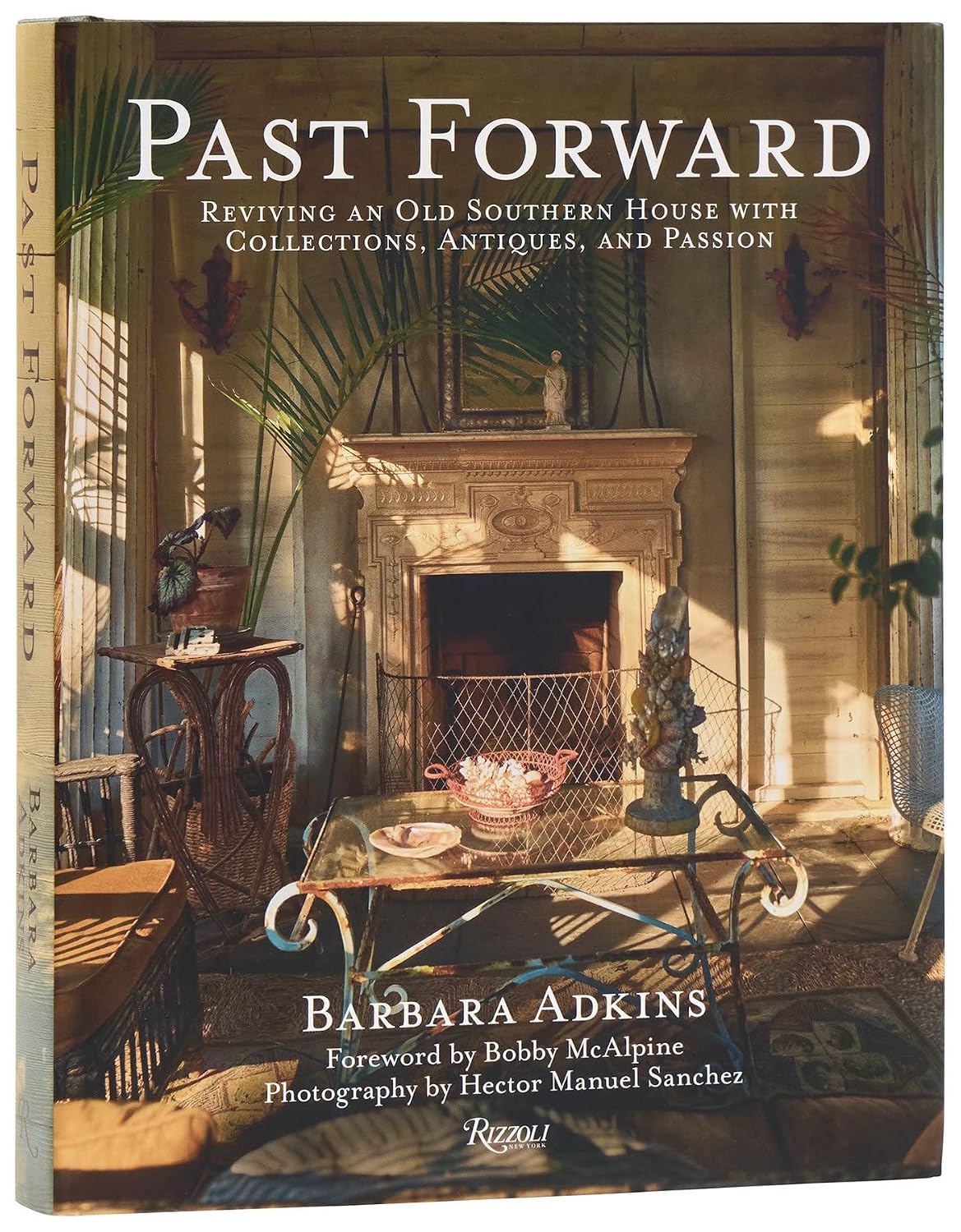 ler totalmente Past Forward: Reviving an Old Southern House with Collections, Antiques, and Passion