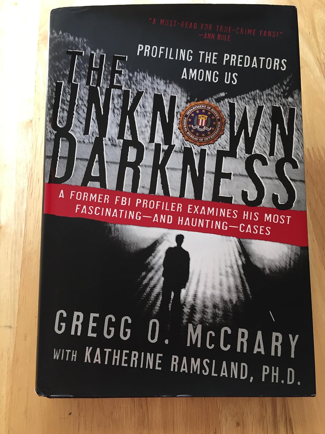The Unknown Darkness: Profiling the Predators Among Us baixar o livro de graça