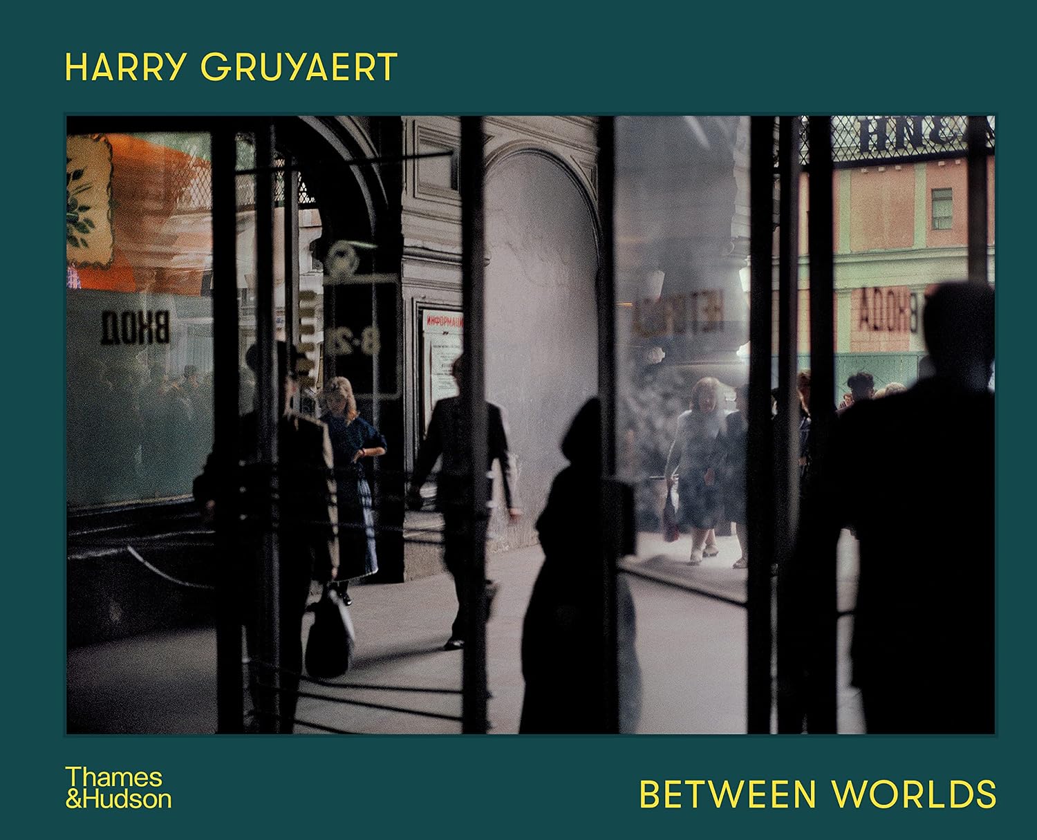 ler totalmente Harry Gruyaert: Between Worlds