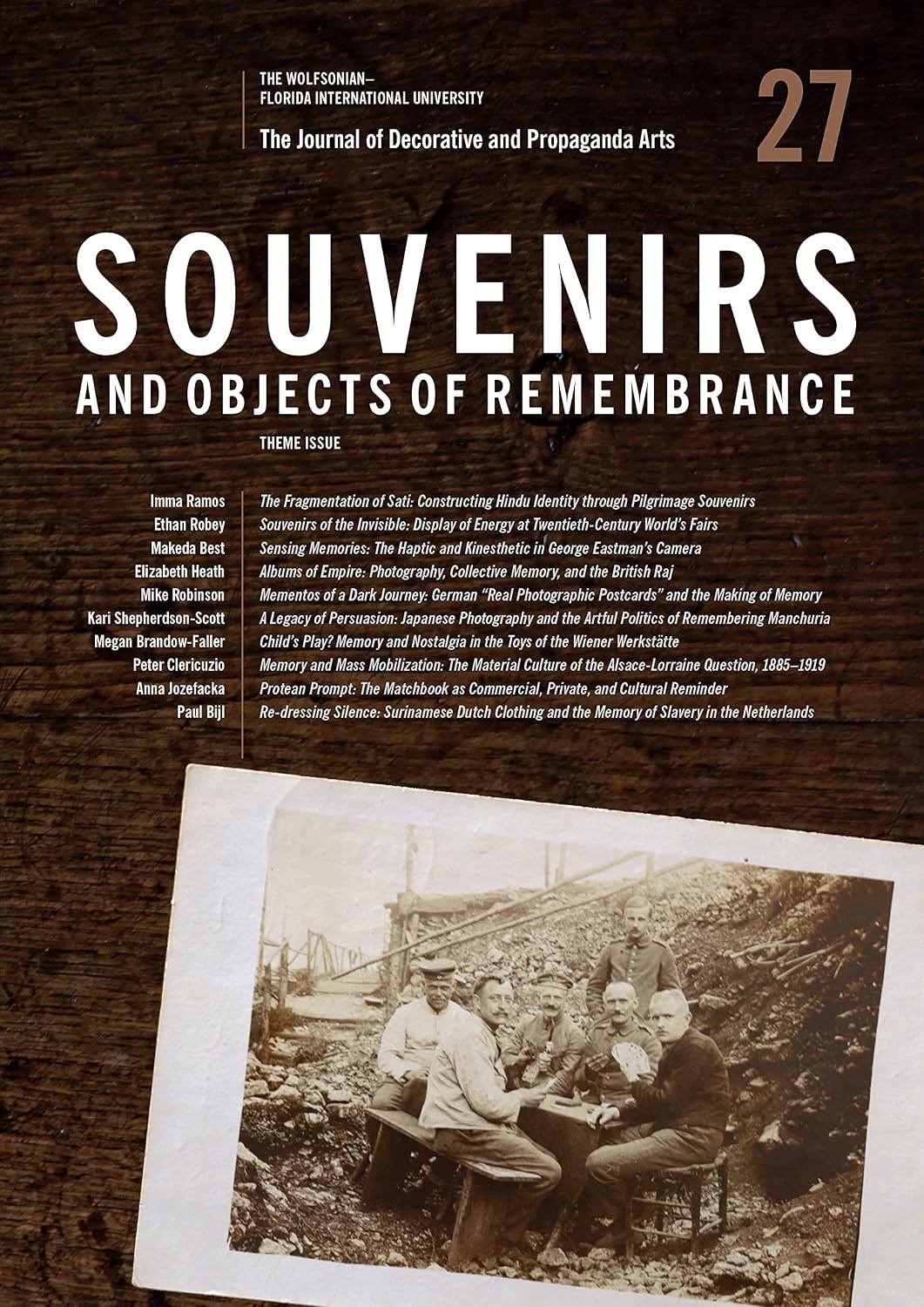 ler totalmente The Journal of Decorative and Propaganda Arts: Issue 27: Souvenirs and Objects of Remembrance