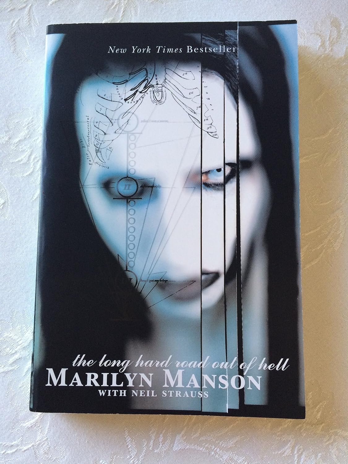 ler totalmente The Long Hard Road Out of Hell: A shocking, candid memoir tracing Marilyn Manson's rise from frightened Christian schoolboy to feared rock superstar